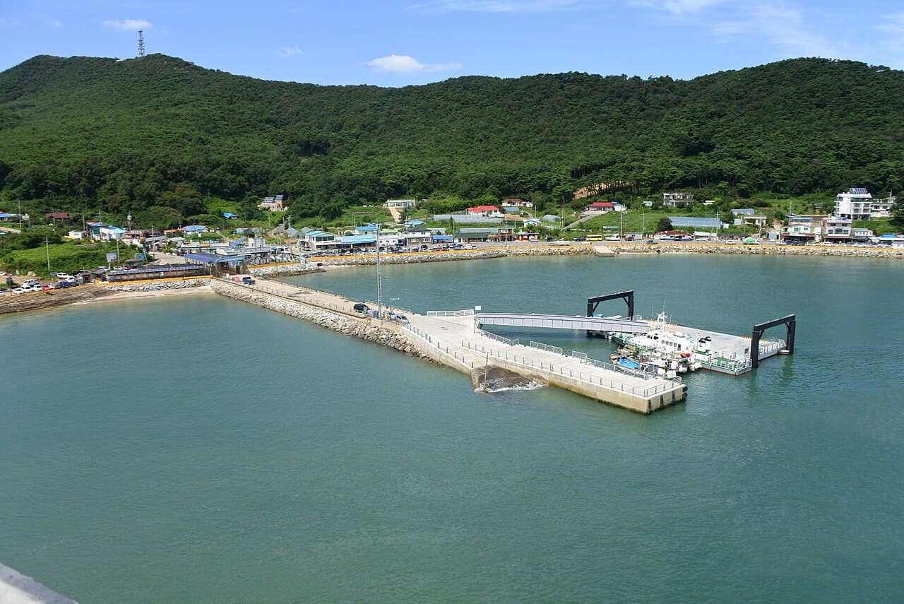 덕적도 덕적바다역과 여객선 선착장